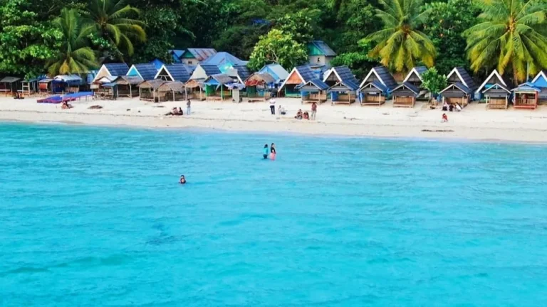 Melihat-Keindahan-Alam-Pantai-Nirwana-yang-Menyihir-dan-Memikat-Hati