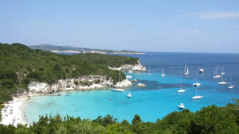 Pantai-Voutoumi-Salah-Satu-Wisata-Terbaik-di-Pulau-Antipaxos,-Yunani