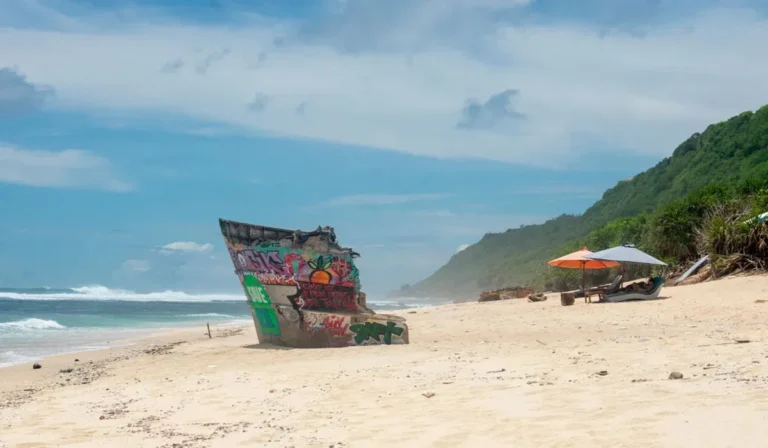 Pantai Nunggalan Surga Tersembunyi di Bali yang Bikin Betah