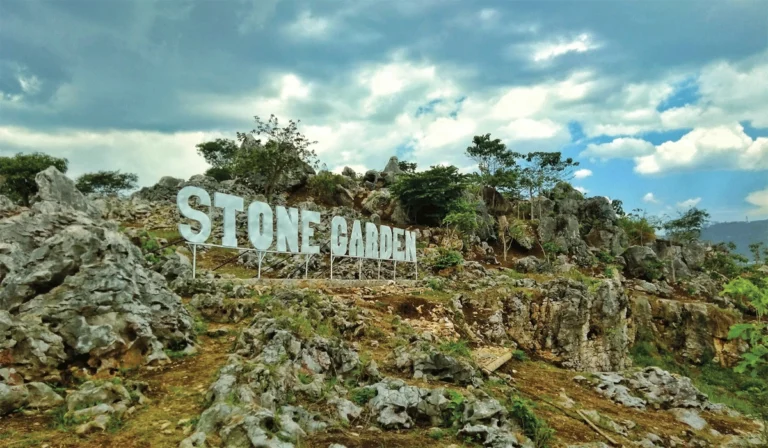 Keindahan-Taman-Batu-Purba-yang-Menakjubkan-di-Stone-Garden