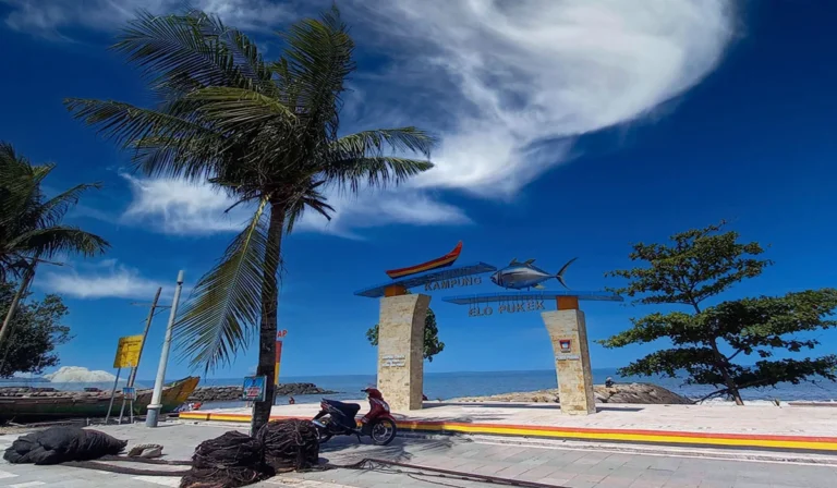 Menikmati-Liburan-Santai-di-Pantai-Taplau-Padang