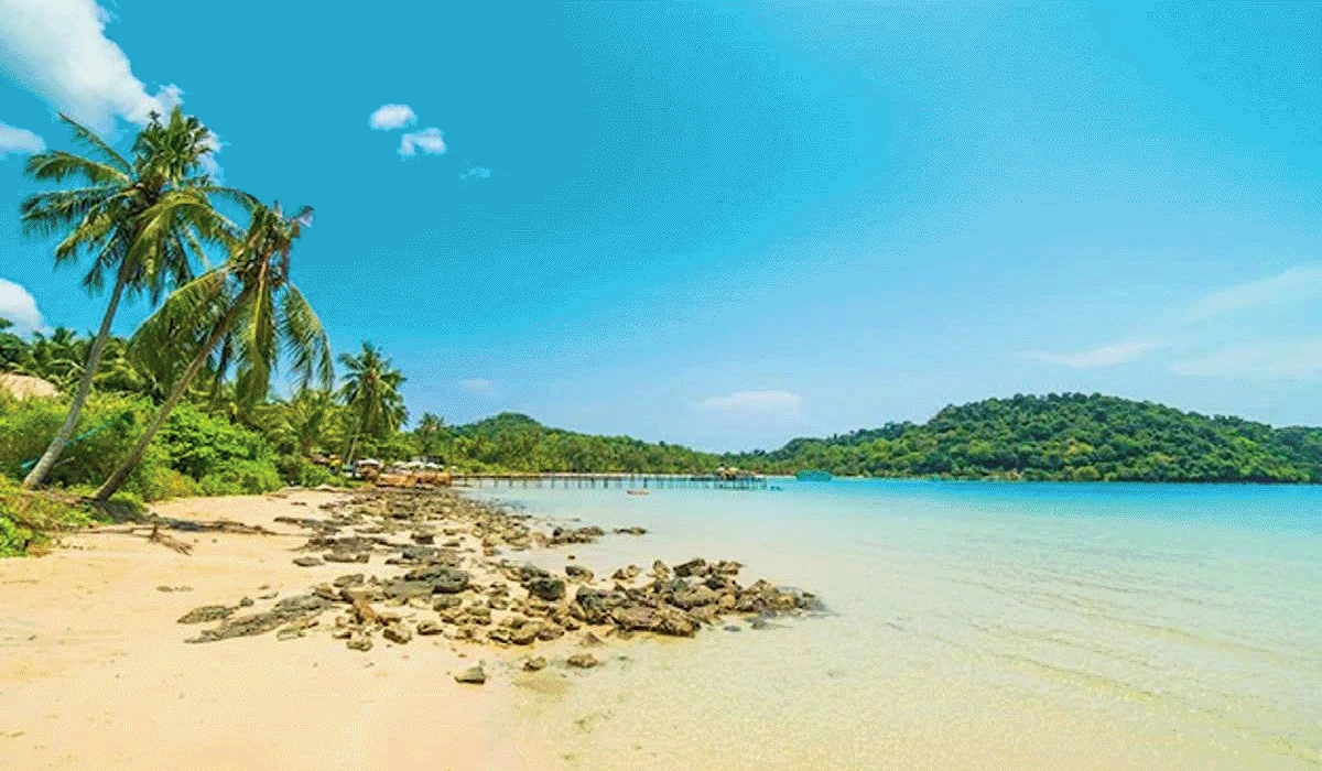 Pantai Tureloto: Harmoni Laut, Pasir, Dan Keajaiban Alam Nias Utara
