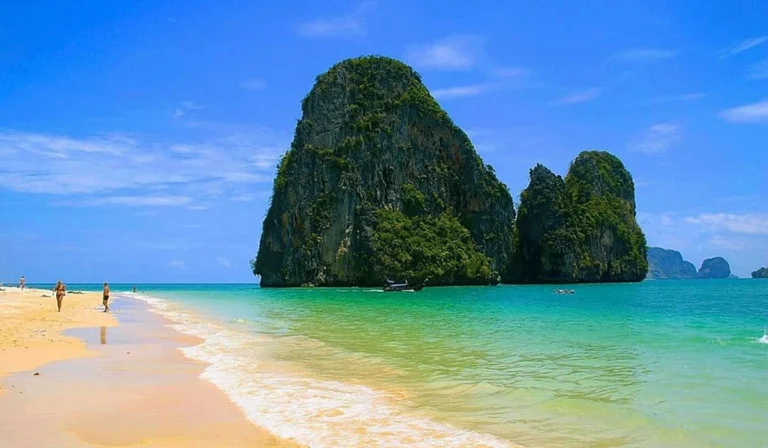 Phra Nang Beach Permata Tropis Krabi dengan Keindahan Laut Andaman