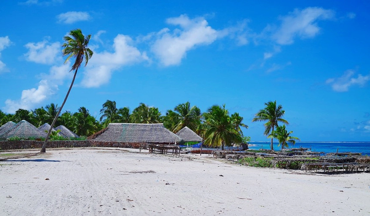 Akses-dan-Fasilitas-di-Pantai-Nembrala