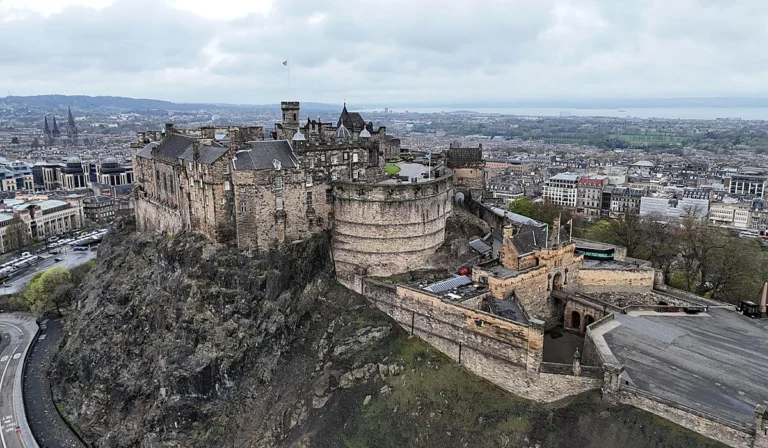 Edinburgh Castle, Warisan Sejarah dan Pesona Ikonik Skotlandia
