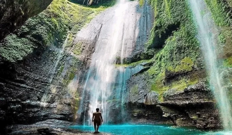Keindahan Alam Air Terjun Madakaripura di Probolinggo