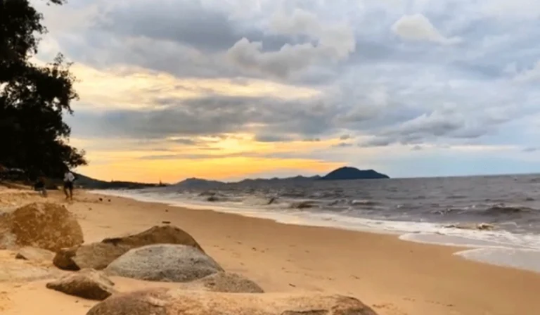 Keindahan Alam dan Pesona Budaya di Pantai Pasir Panjang NTT