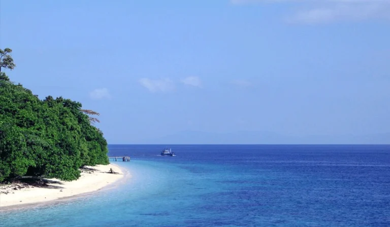 Menikmati-Keindahan-Pantai-Kuala-Merisi,-Surga-Pasir-Putih-Aceh