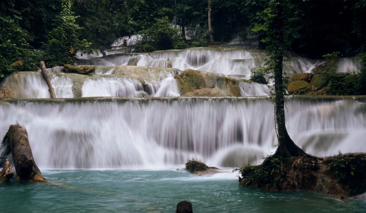 Pesona-Air-Terjun-Moramo,-Permata-Alam-di-Sulawesi-Tenggara