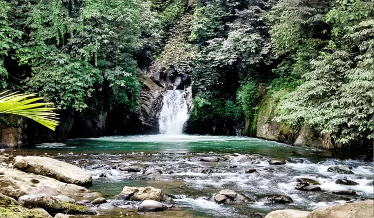 Menyelami Keindahan Air Terjun Sampuren Putih: Surga Tersembunyi Di Alam Indonesia