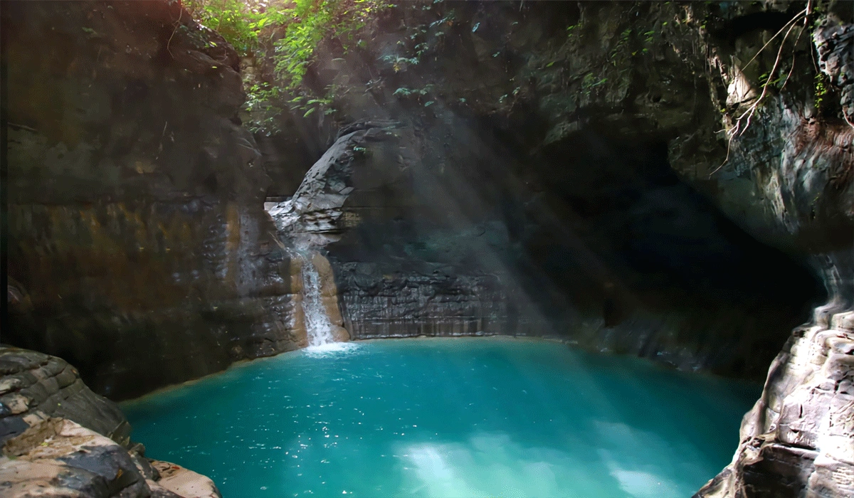 Air Terjun Waimarang, Kolam Biru Tosca dan Pesona Batu Kapur Eksotis