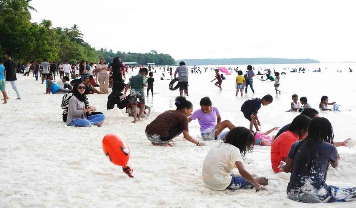 Aktivitas-Wisata-Pantai-Ngurbloat