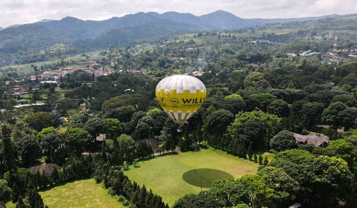 Aktivitas Seru di Sekitar Lokasi Balon Udara